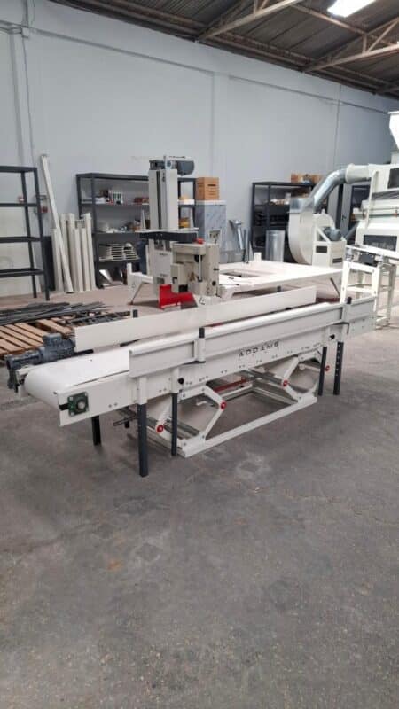 ADDAMS bag conveyor with white belt, adjustable supports and geared drive in the workshop